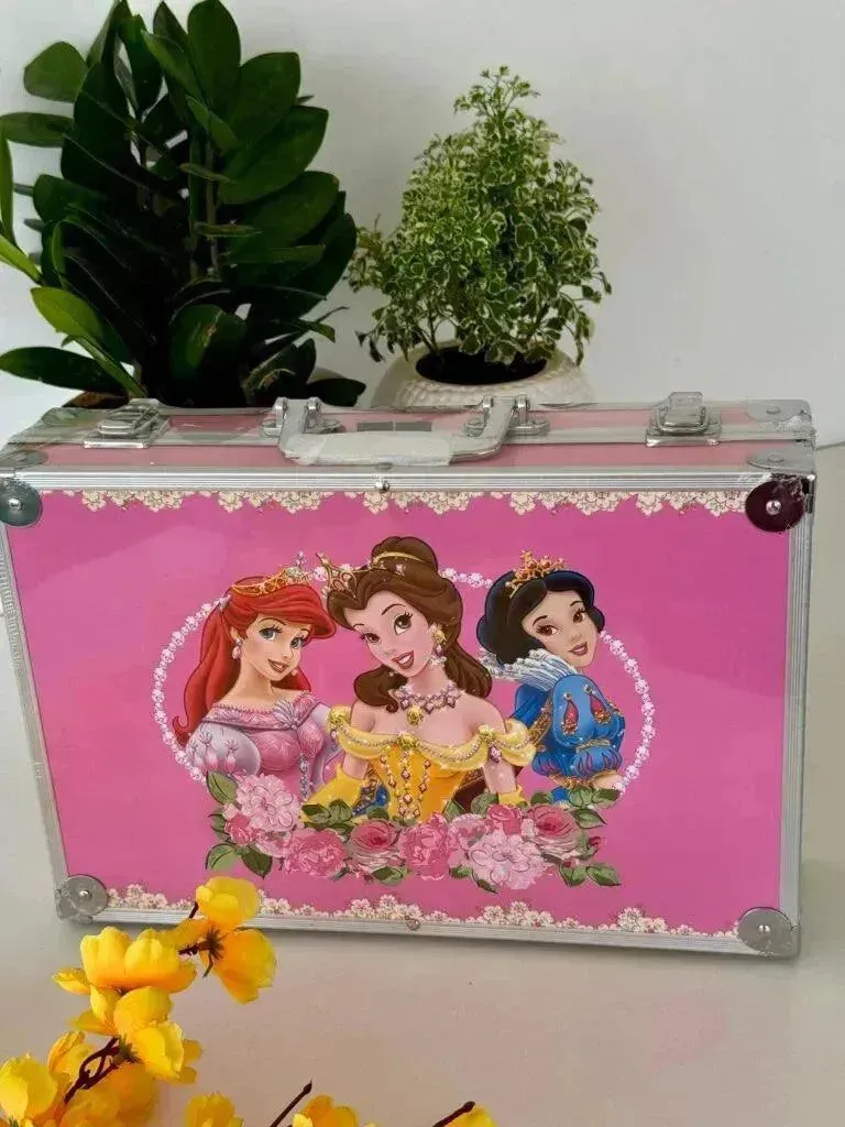 Character Themed Art Suitcase (145 pcs)