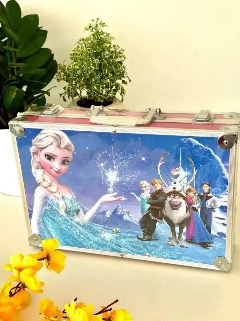 Character Themed Art Suitcase (145 pcs)