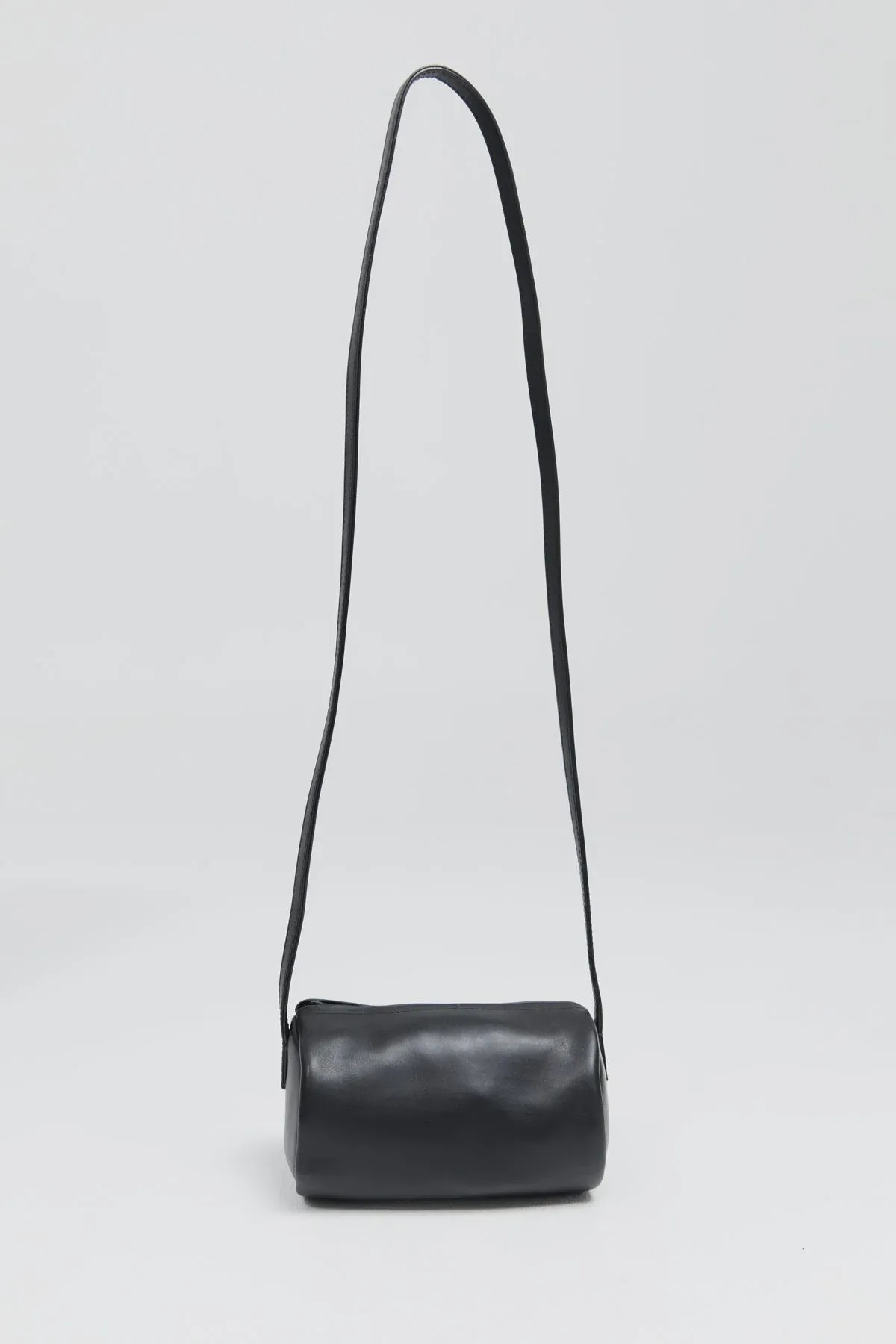 CONNOLO SLING POUCH BAG BLACK