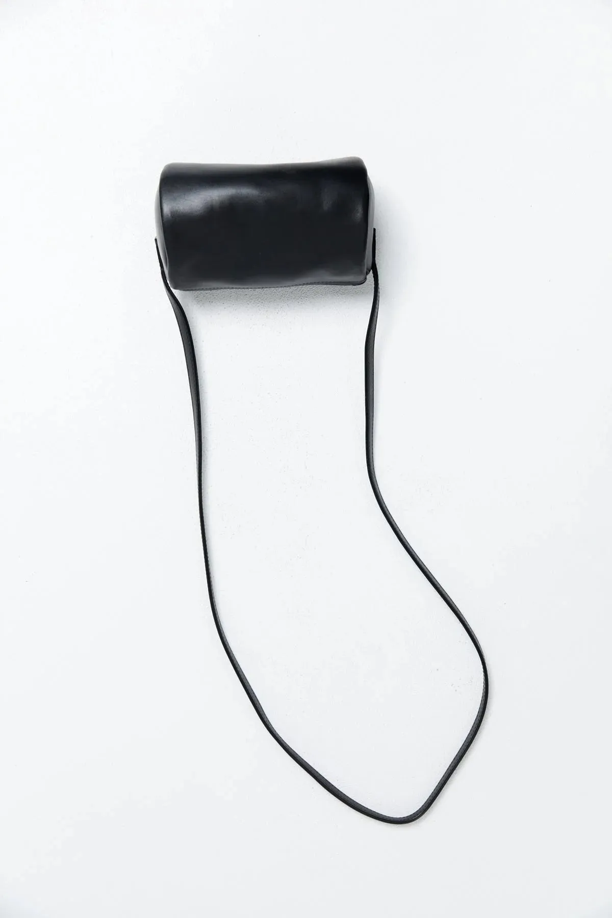 CONNOLO SLING POUCH BAG BLACK