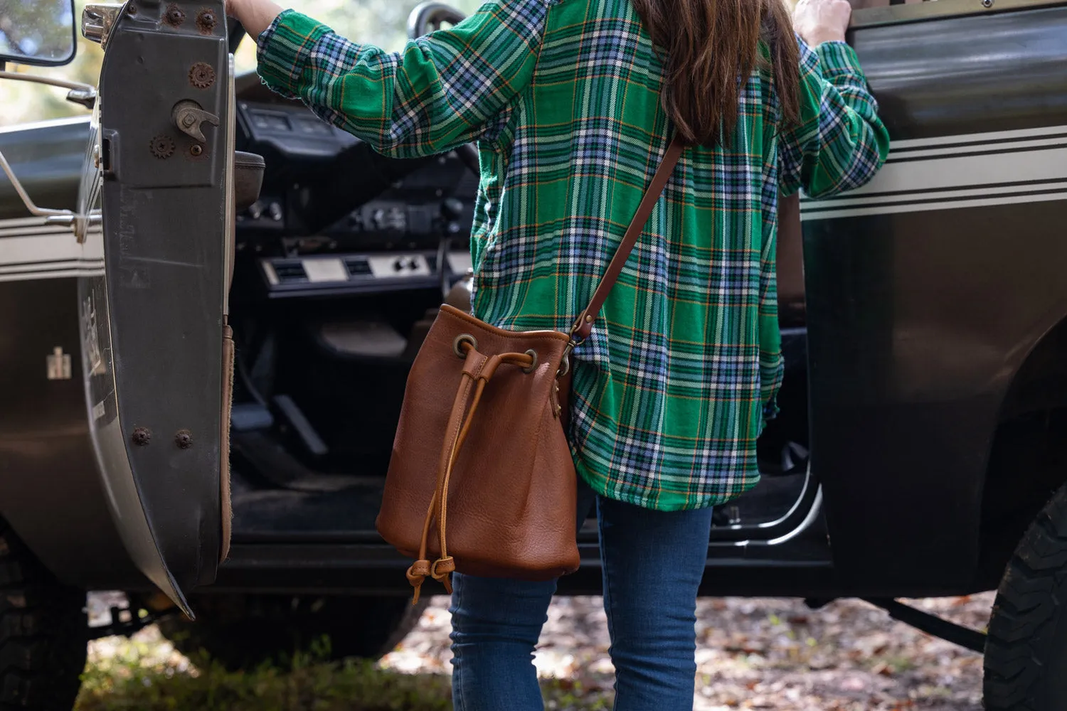 LEATHER BUCKET BAG - LARGE - COGNAC BISON