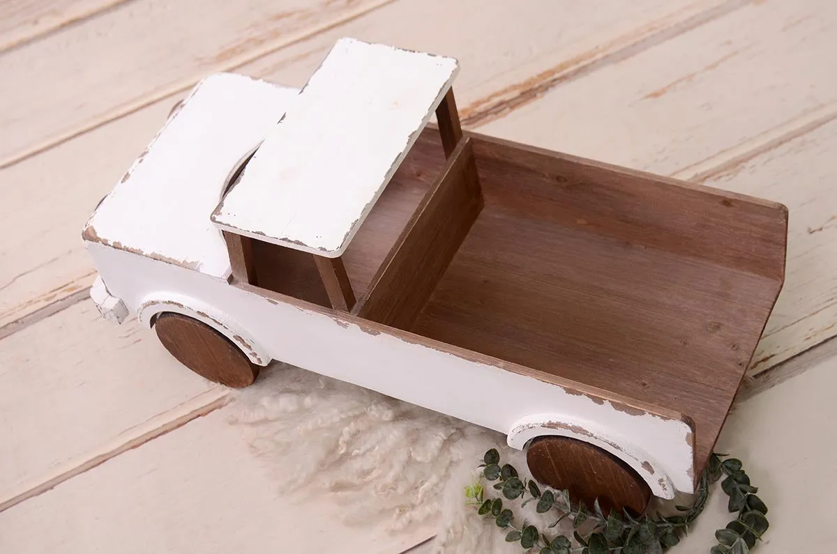 Rustic Pickup Truck - White and Brown