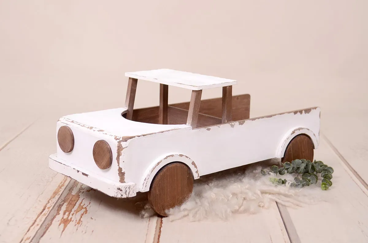 Rustic Pickup Truck - White and Brown