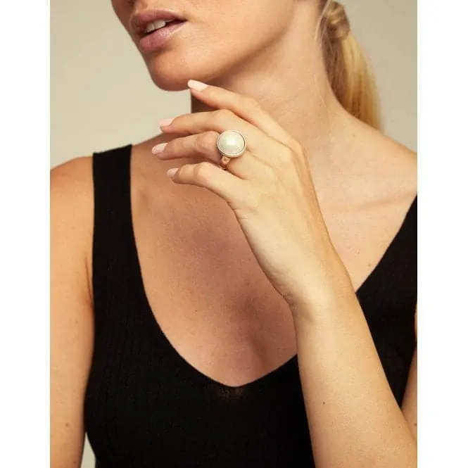 Superlative White Pearl Shell Ring